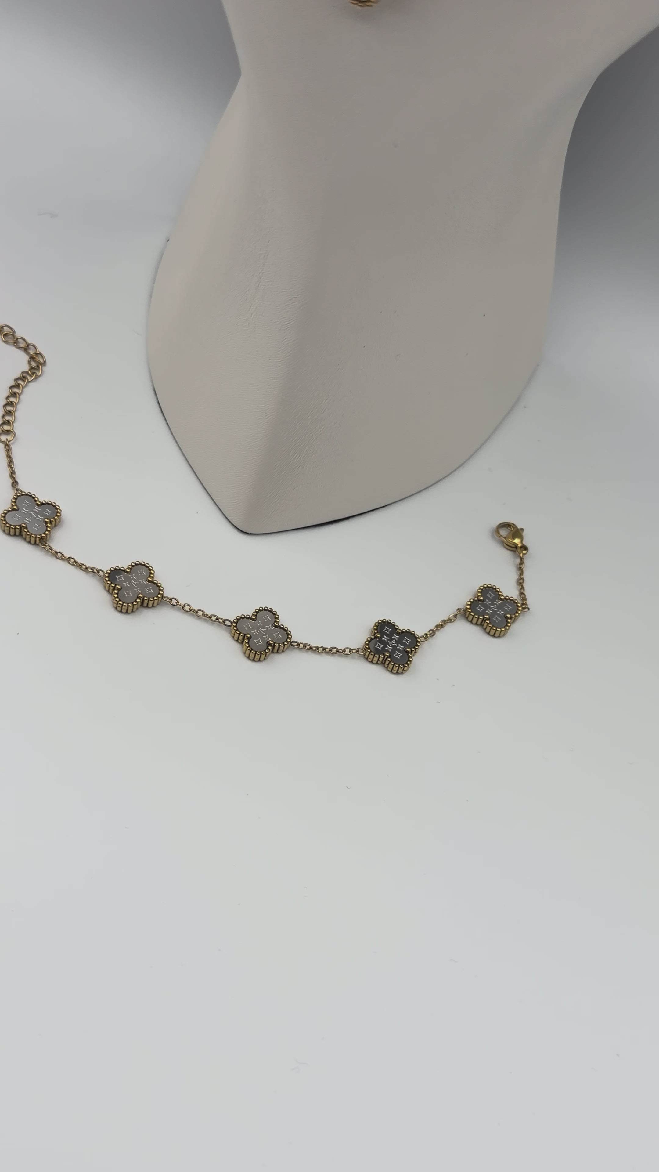 Collier, Boucles d’oreilles et Bracelet Cartier en Acier | Ref: 00126